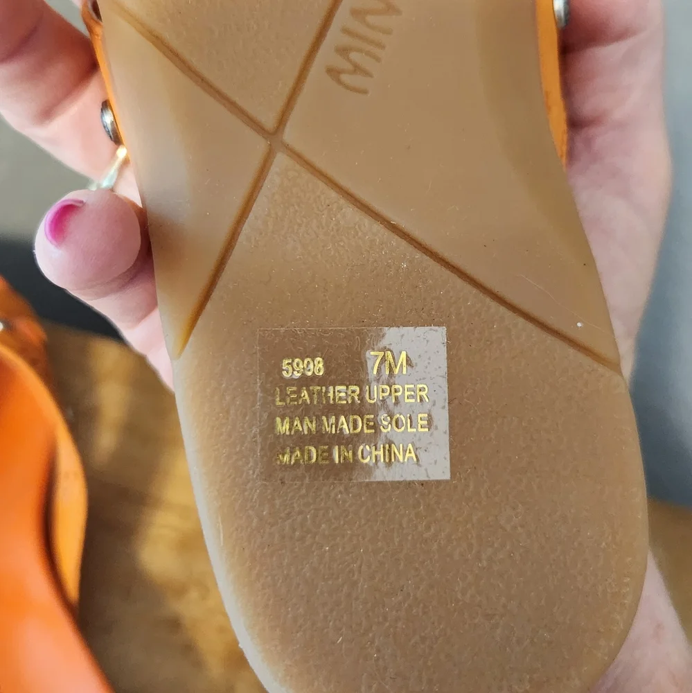 NWT Minnetonka Madelyn Thong Orange Leather Flip-Flop, Size 7 - Picture 6 of 7
